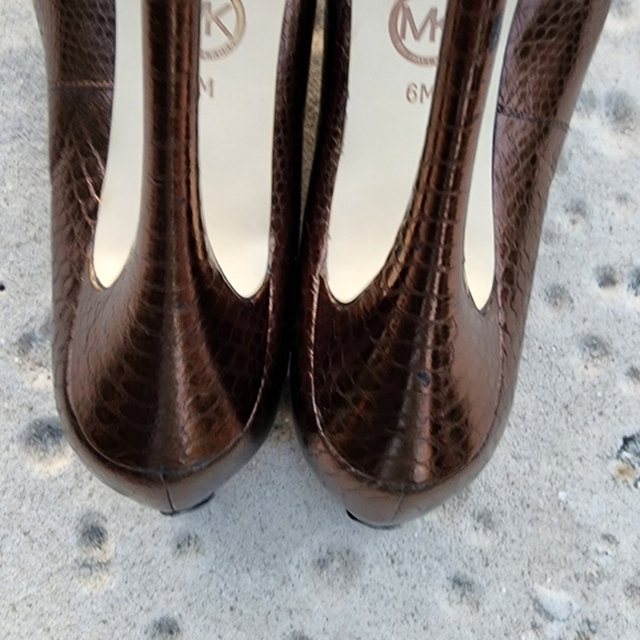Michael Kors shoes pumps copper colored size 6 elevated  heels 👠 pumps - Picture 4 of 14